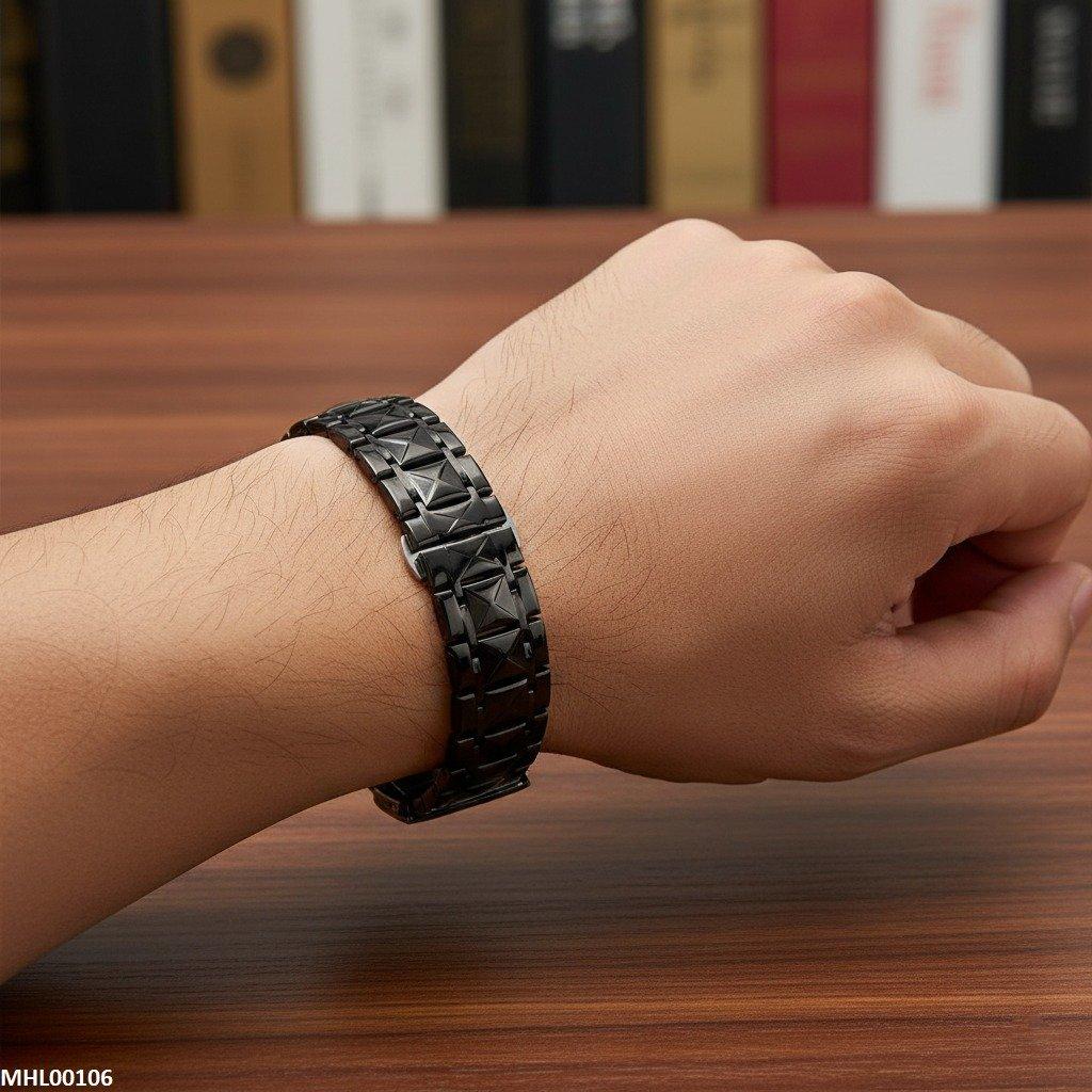 Round Black Fashionable Men's Watch