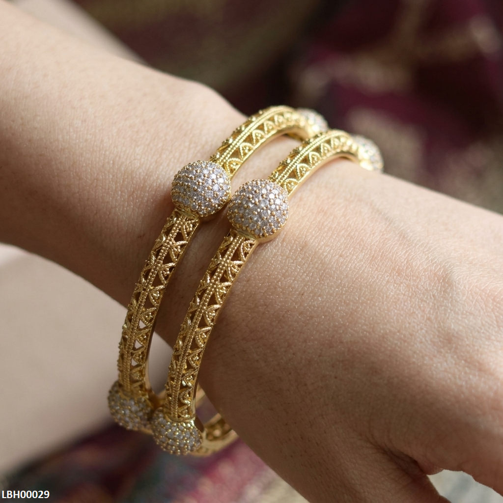 Round Stone Bangles Set